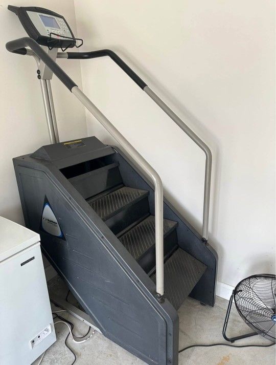 StairMaster-7000PT-StepMill.