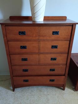 Solid Wood 6-Drawer Dresser – Great Condition