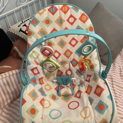 Fisher-Price Infant-to-Toddler Rocker, Geo Diamonds