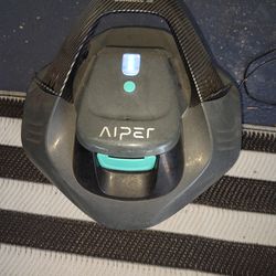 Cordless robotic pool cleaner