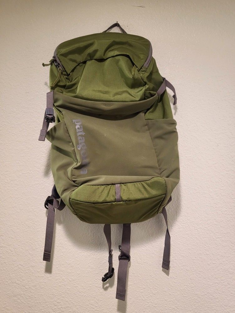 Patagonia Nine Trails 20L Day Hike Backpack - Green