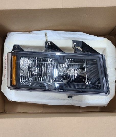 Headlight Assembly R/Side 2004 - 2012 GMC Canyon/Chevy Colorado