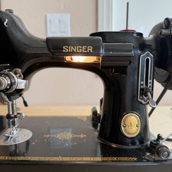 Singer Featherweight 221 Sewing Machine