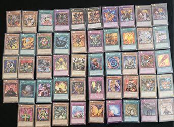 Yu-Gi-Oh! 5 Decks, Playmat, card Sleeves, and Deck-Box
