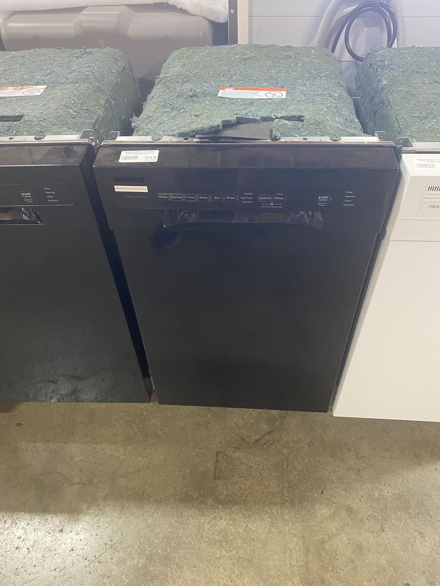 Frigidaire FFBD1831UB 18 Inch Full Console Built In Dishwasher with 8 Place Settings