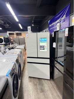 🔥Samsung Bespoke 36 in. 23 cu. ft. Counter Depth 4-Door French Door Refrigerator in White Glass with Family Hub🔥