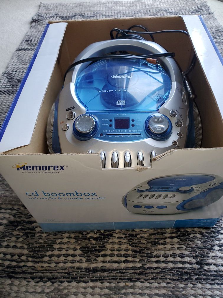 Memorex portable cd/casette/radio player