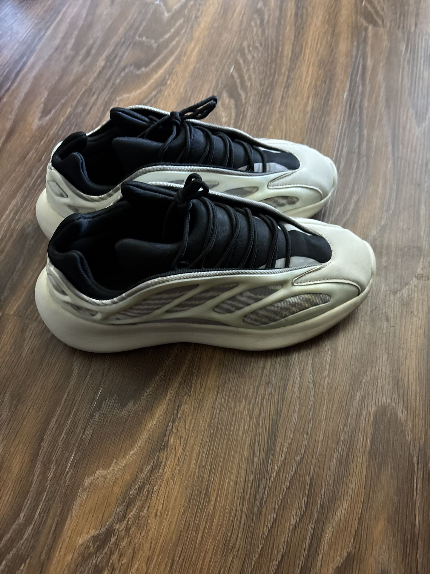 Yeezy 700 V3