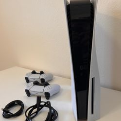 PlayStation 5 Disc Edition – Excellent Condition + 2 Controllers