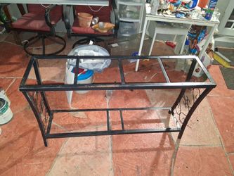 This Aquatic Fundamentals 55 Gallon Aquarium Stand is sturdy and classically-designed to give your aquarium or terrarium the attention it deserves. Wi