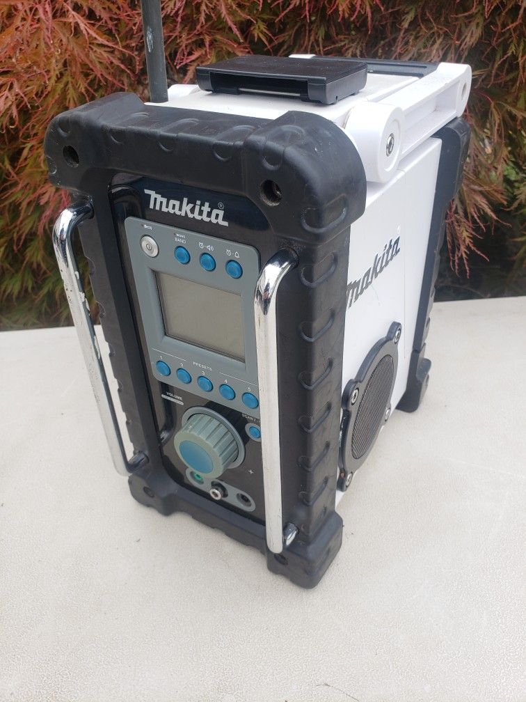 Makita Cordless Jobsite Radio 