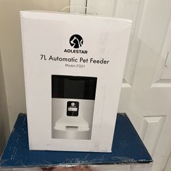 Brand New Pet Feeder