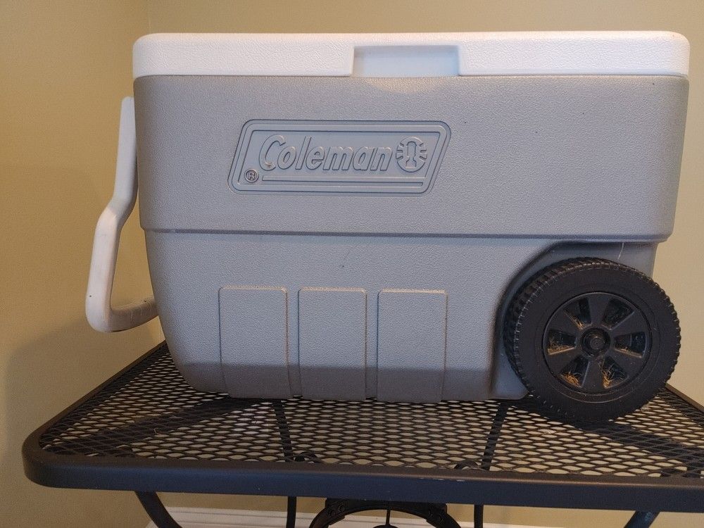 50 Quart Coleman Rolling Cooler