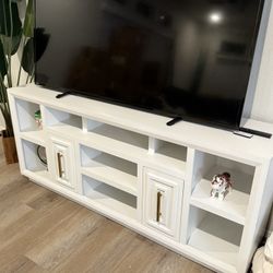White Akeal TV stand
