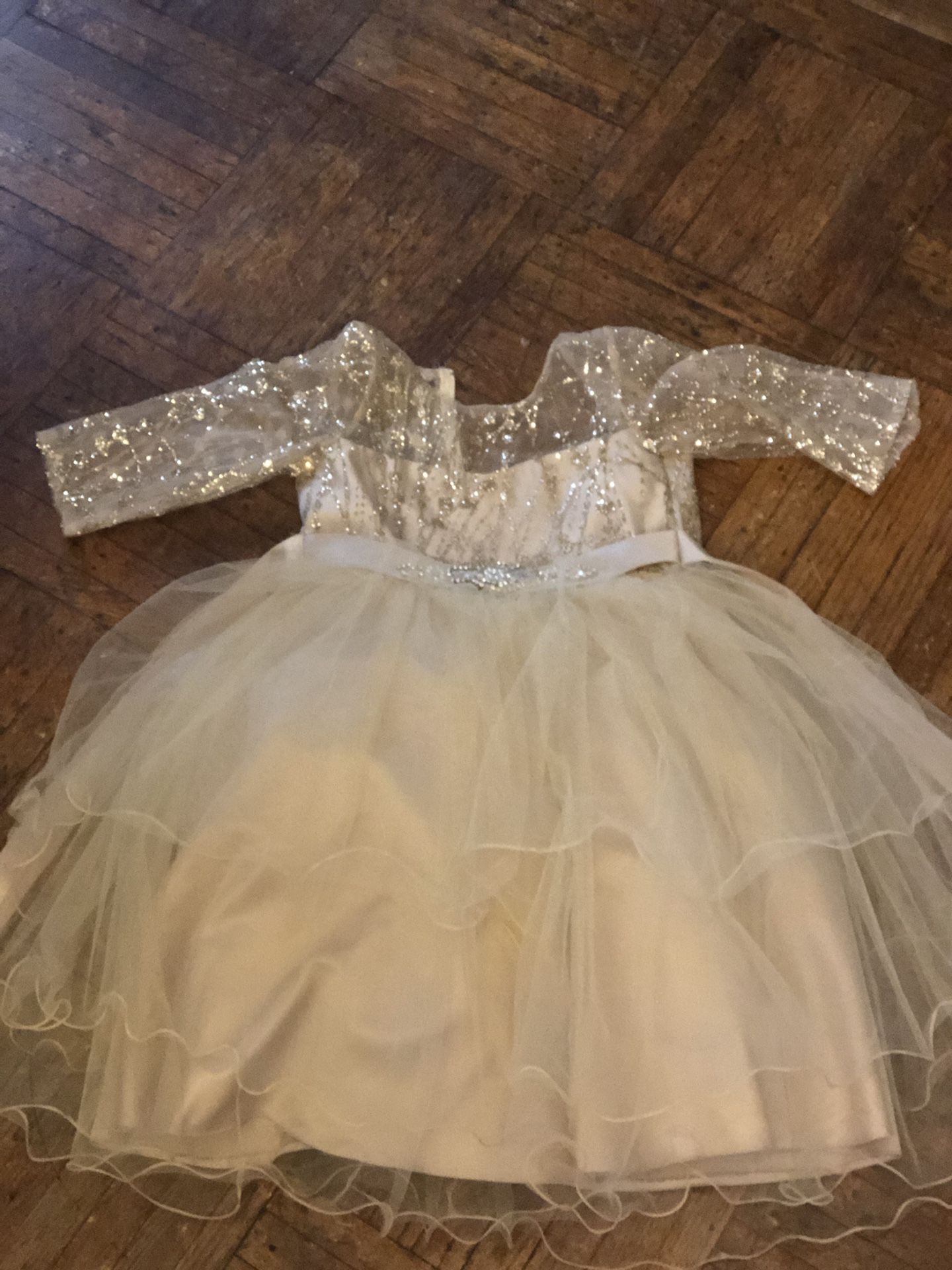 Beautiful flower girls dresses size 7-10