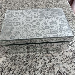 Mirror/glass Box