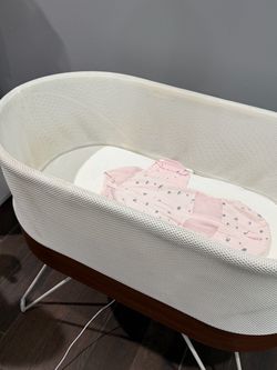 Snoo bassinet