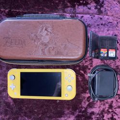 Nintendo Switch Lite (+ games & case) 