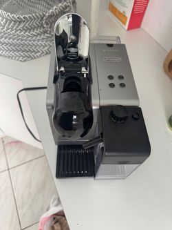 De’Longhi Nespresso Lattissima Espresso & Cappuccino Machine