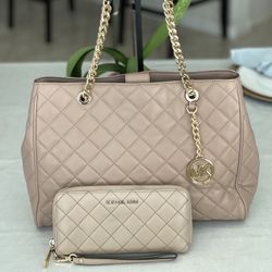 Michael Kors Quilted Lambskin Susannah shoulder bag Like New/Bolsa MK Como Nueva with Large Wallet (GUC), Firm Price/Set de Bolsa y Cartera MK