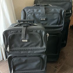 3-PC SKYLINE LUGGAGE SET 