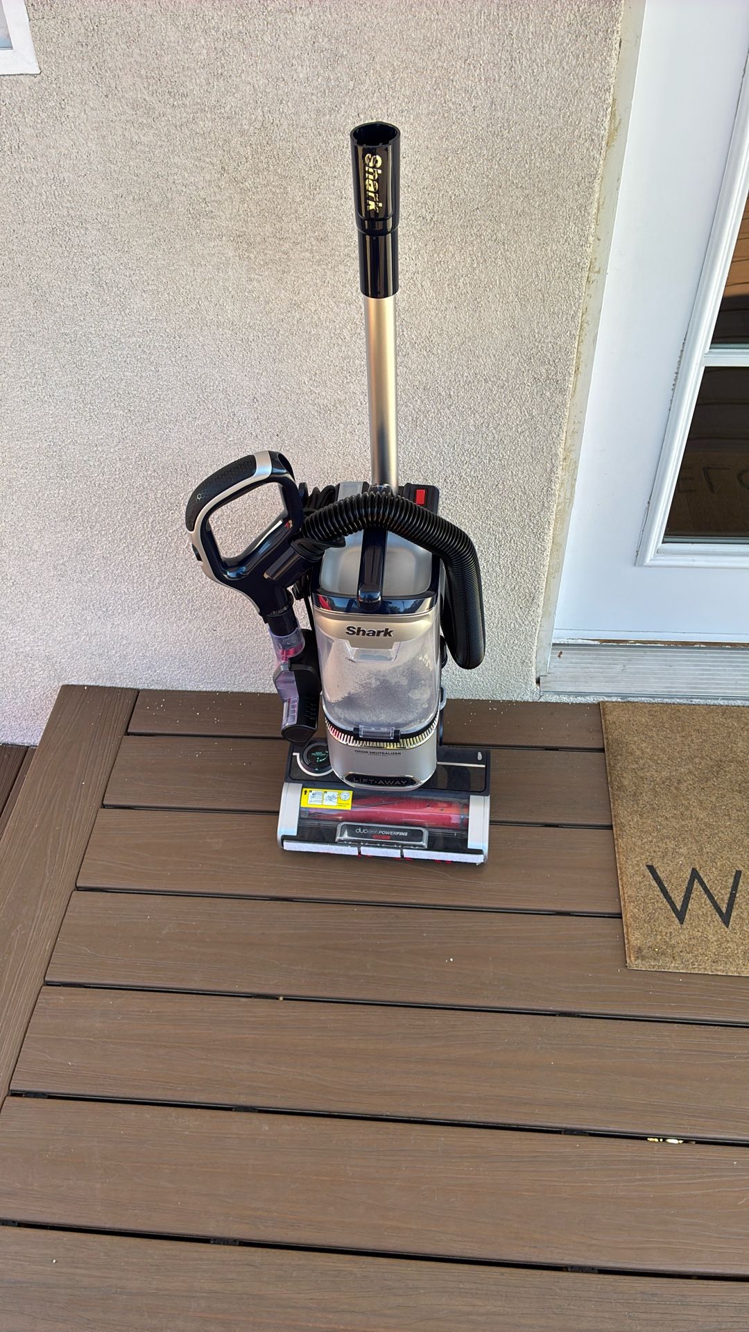 Shark Lift Away With Powerfins Hair Odor