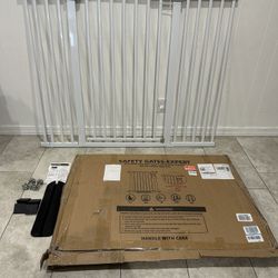 Extra Tall & Wide Pet Gate / Baby Gate - Fits Openings 29.92"-57.48"