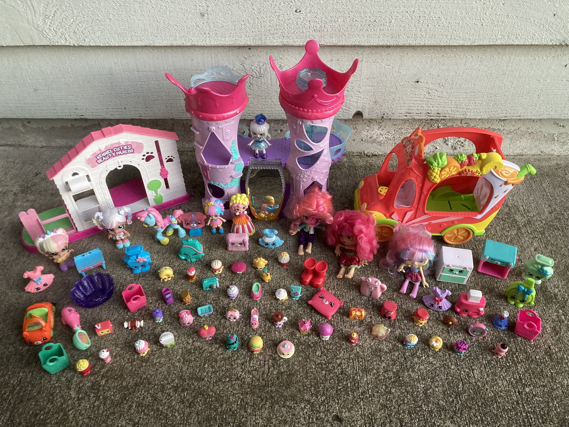 Shopkins Play sets And Figures