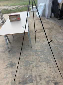 Set of 6 tripods great for displays