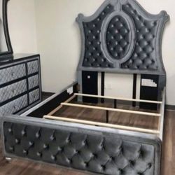 ⚡️Flash sale! Brand new queen size bedframe only 