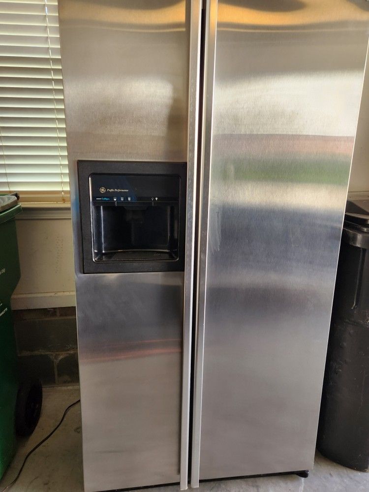 GE Side By Side Fridge $150