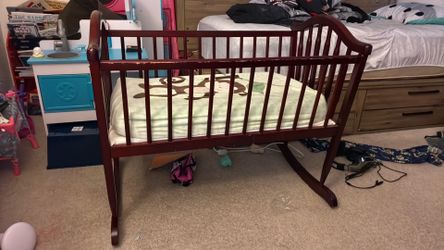 Mini rocking bassinet