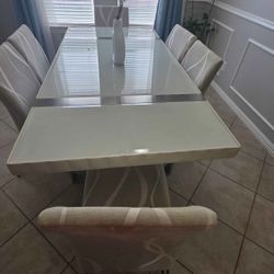 Rectangle dinning table with 6 chairs