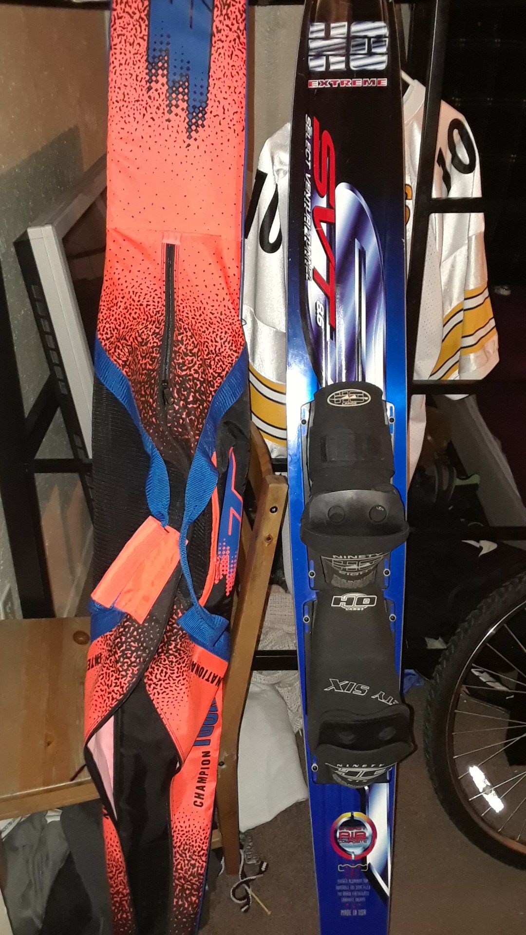 Slalom waters skis