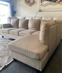 Beautiful L-shaped sofa in great condition