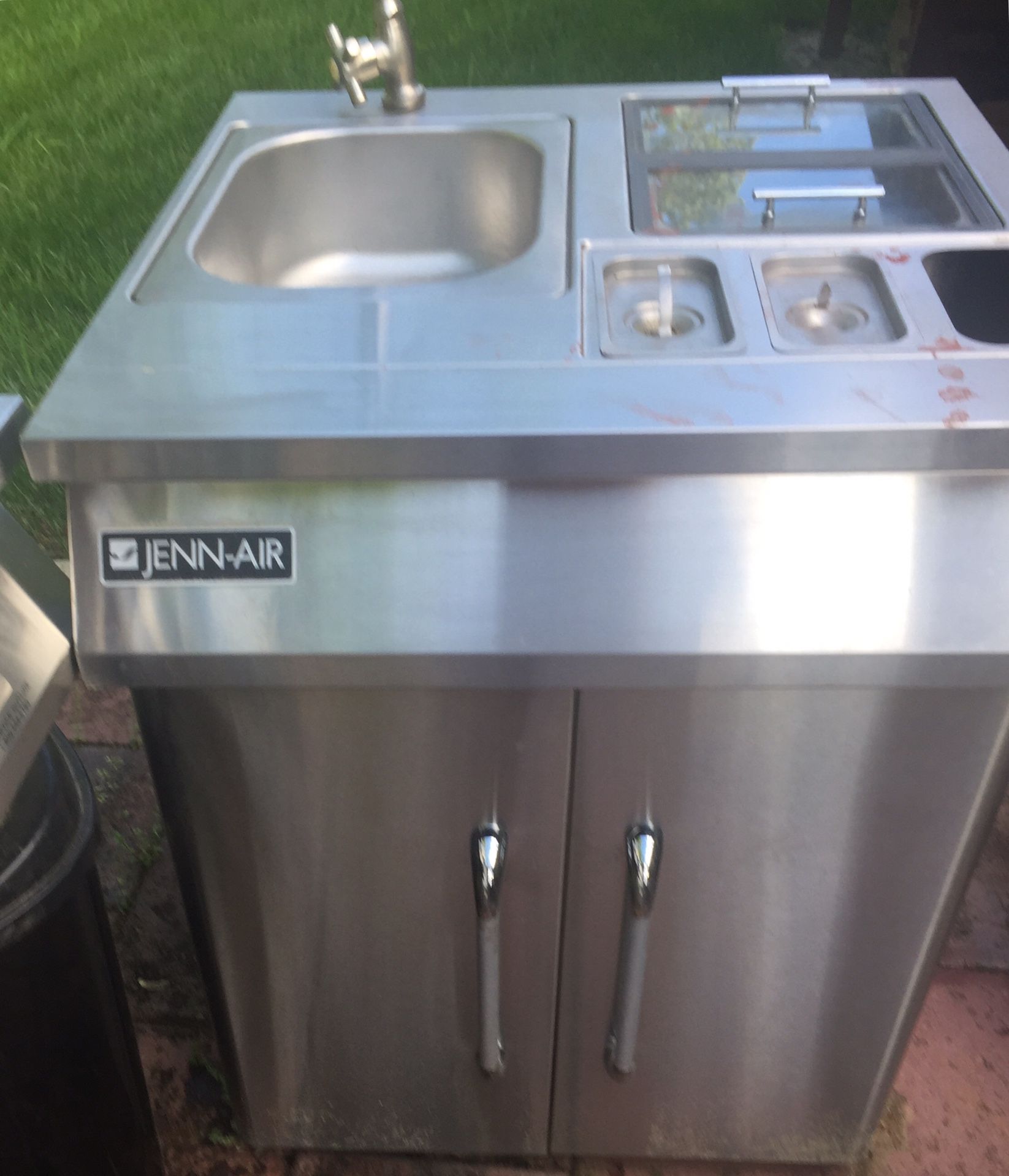Jenn Air portable stainless steel sink cart model 420-0032