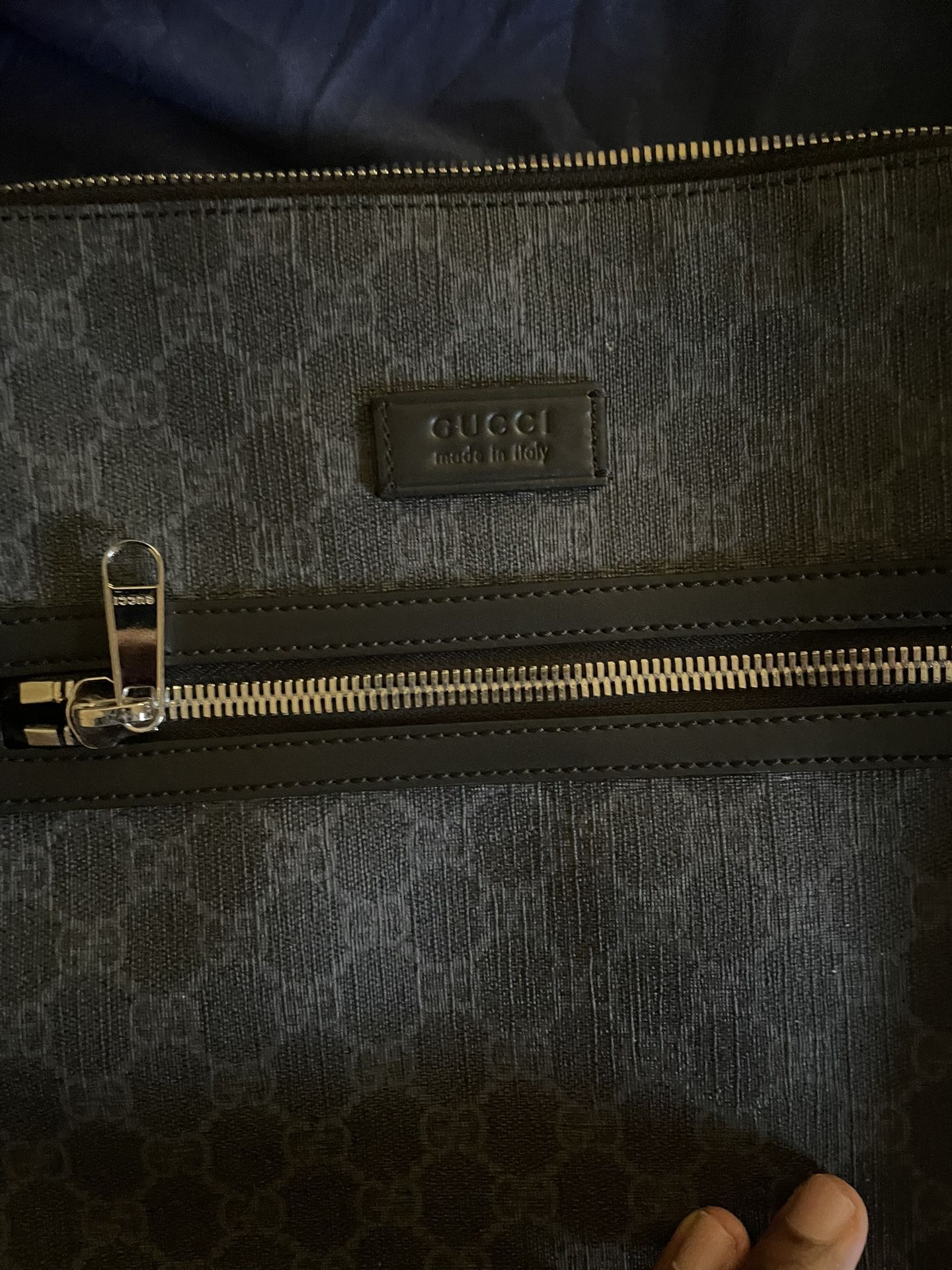 GUCCI GG SUPREME MESSENGER BAG