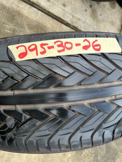 295-30-26 Lexani tire
