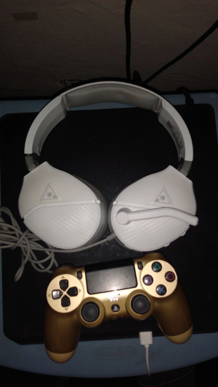 PS4, PS4 Controller, & Turtle Beach Headset