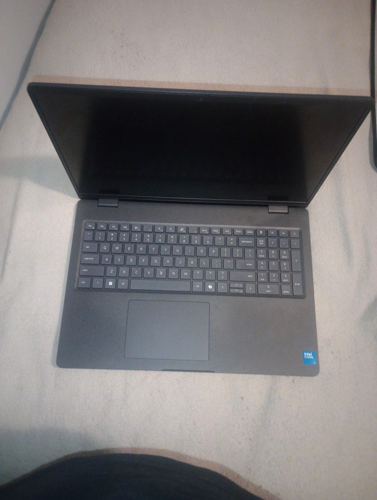 Dell Pro 16 PC 16250 It Comes With A Charger A Bag And Mouse Also I'm Willing To Negotiate Price