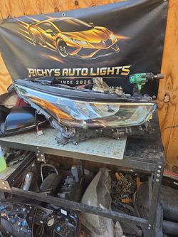 2020-2025 TOYOTA HIGHLANDER RH PASSENGER SIDE HEADLIGHT OEM