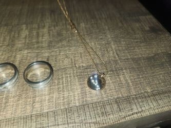 4 rings and 1 diamond necklace