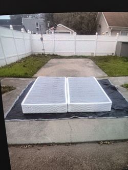 WHITE KING SIZE BOX SPRING