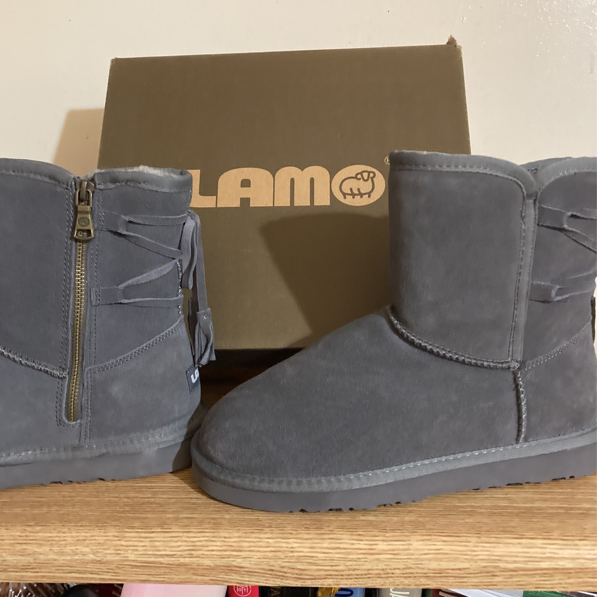 Lamo short outlet suede boots