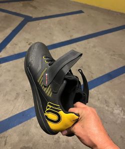 Adidas Five Ten Hellcat Pro Mountain Bike Shoes in black and yellow.  11.5