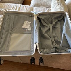 Hanke 22x14x9 CarryOn Luggage