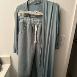 Women’s Robe And Sherpa Lined Sweatpants Size S