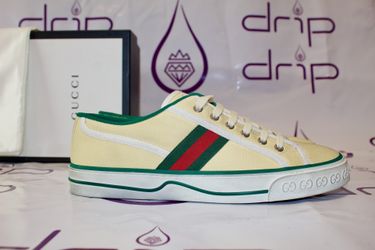 $900 AUTHENTIC GUCCI 