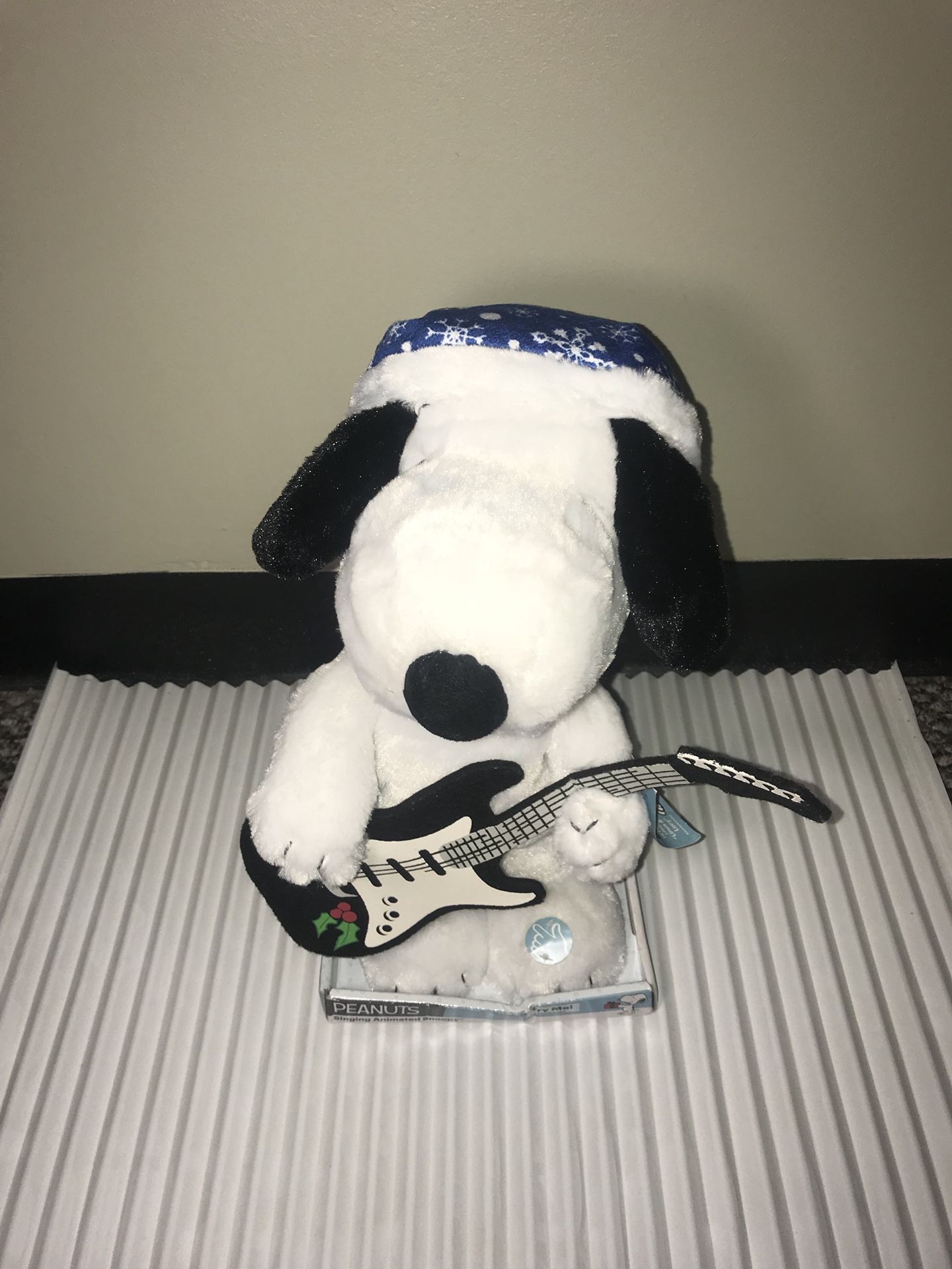 Snoopy Flush Toy Playing Guitar Play Button Works