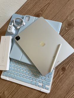 iPad Pro 12.9” (2020 model) 4th Generation 512GB with  keyboard case and pen & Accessories 